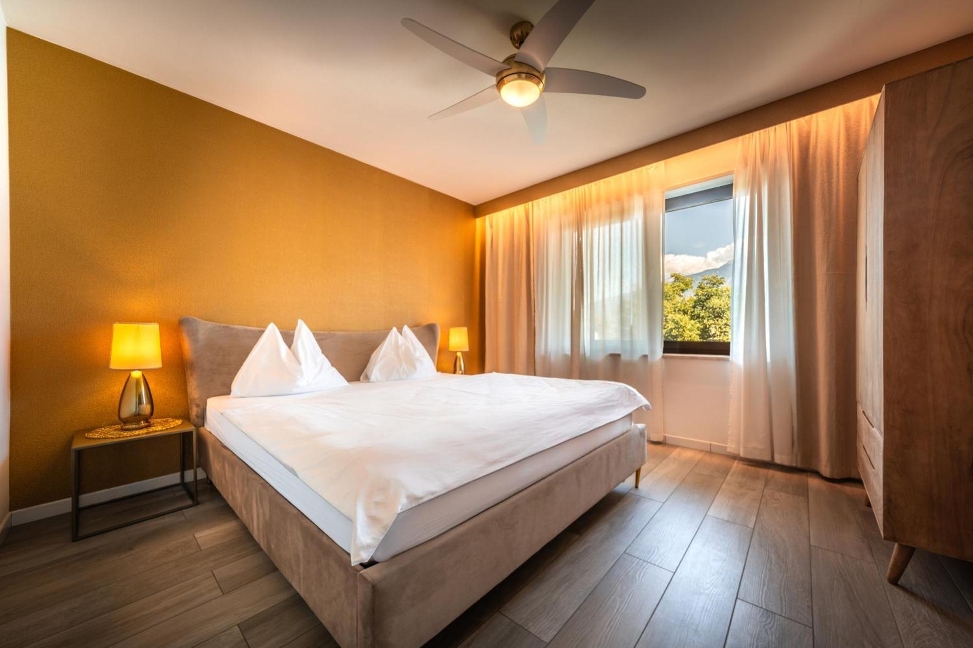 One-Bedroom Apartment Balcony City View