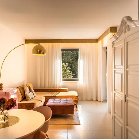 Goldfinger + Suites-3